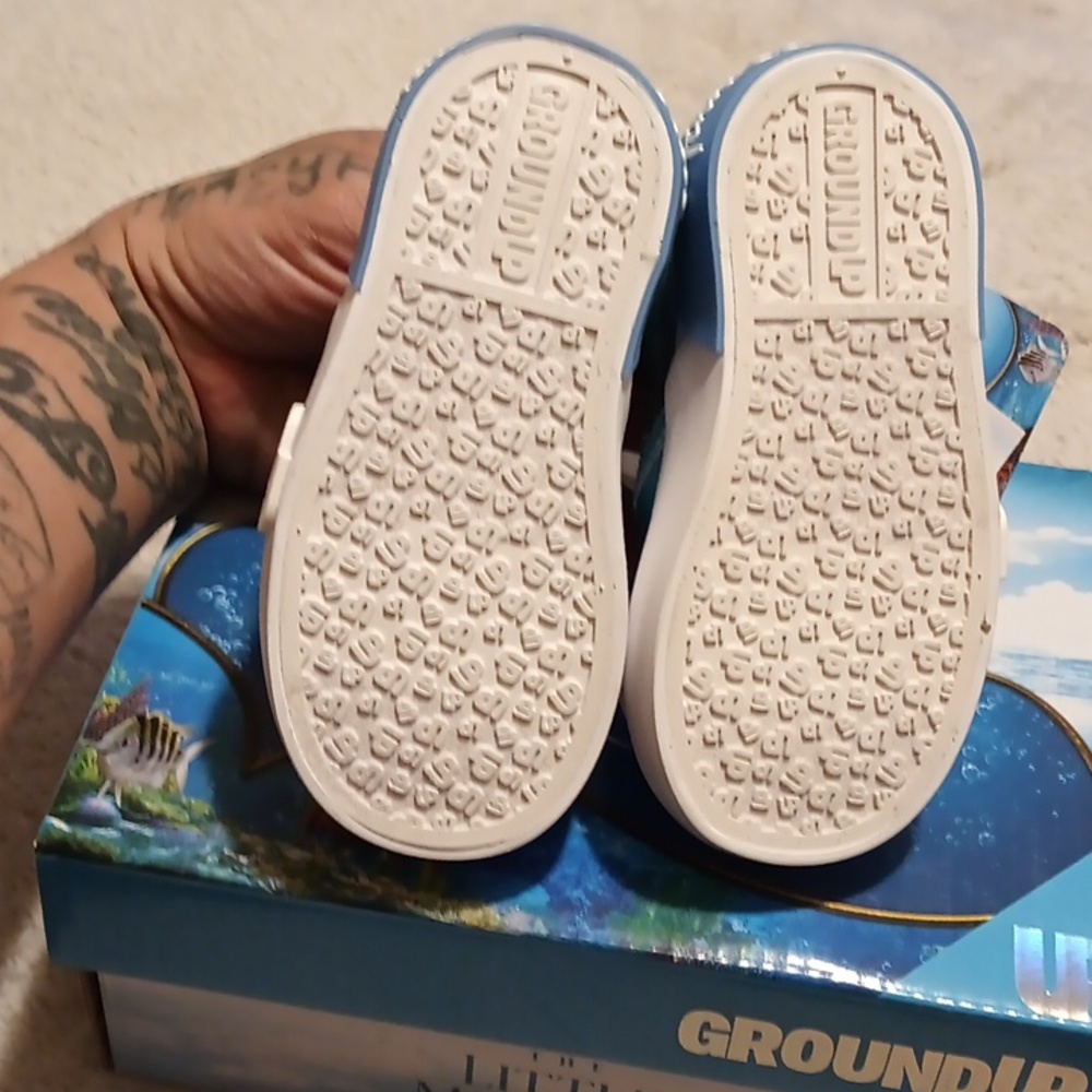 Groundup Disney's the little mermaid low top canvas shoe's - Picture 6 of 6